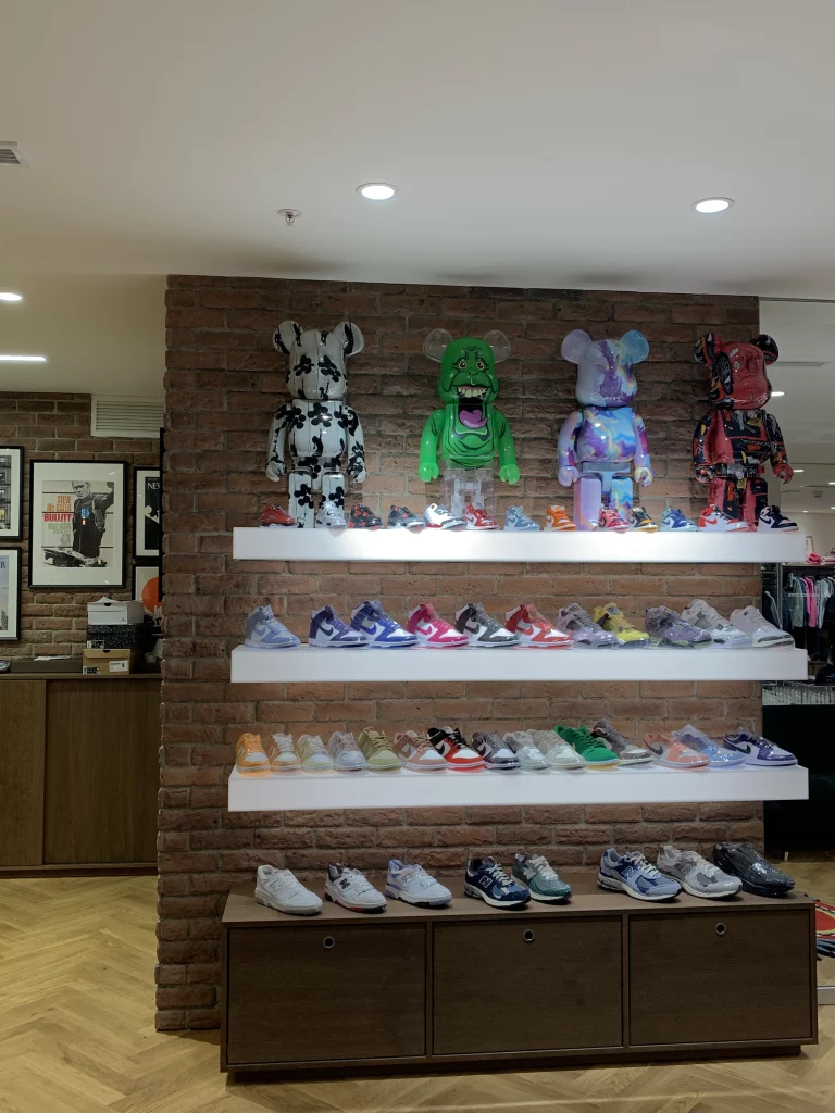 Vitrine XAL et ATEA - Confédération centre - Luminat éclairage Sàrl Vitrine XAL et ATEA - Confédération centre - Luminat éclairage Sàrl