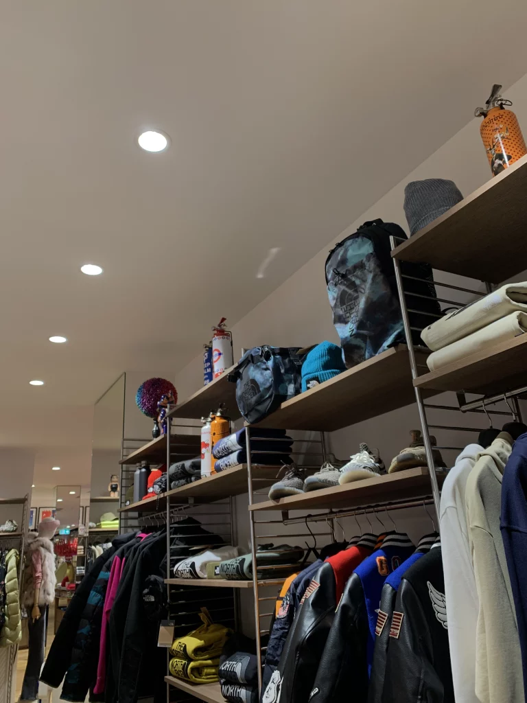 Streetwear Confédération centre - Luminat éclairage Sàrl Streetwear Confédération centre - Luminat éclairage Sàrl - Spots plafond XAL