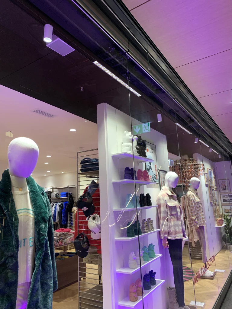 Streetwear Confédération centre - Luminat éclairage Sàrl Streetwear Confédération centre - Luminat éclairage Sàrl - XAL et ATEA light